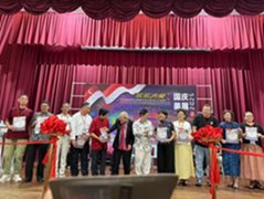 女画家张珺受邀出席“欣欣向荣”SG60新加坡国庆美展