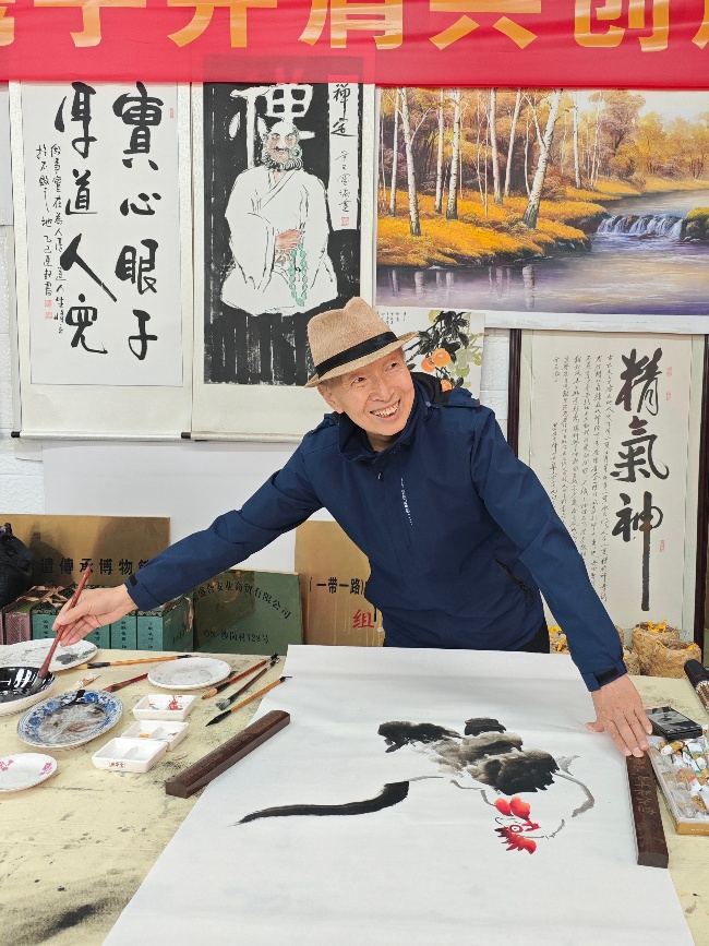 陈香梅世界艺术家协会书画笔会在京举行 17位名家挥毫共绘艺术盛宴 2025年10月8日上午10时,由陈香梅世界艺术家协会主办的“书画艺术交流笔会”在北京盛合体育中心圆满举行。来自全国各地的17(图3) 陈香梅世界艺术家协会书画笔会在京举行 17位名家挥毫共绘艺术盛宴 2025年10月8日上午10时,由陈香梅世界艺术家协会主办的“书画艺术交流笔会”在北京盛合体育中心圆满举行。来自全国各地的17(图3)